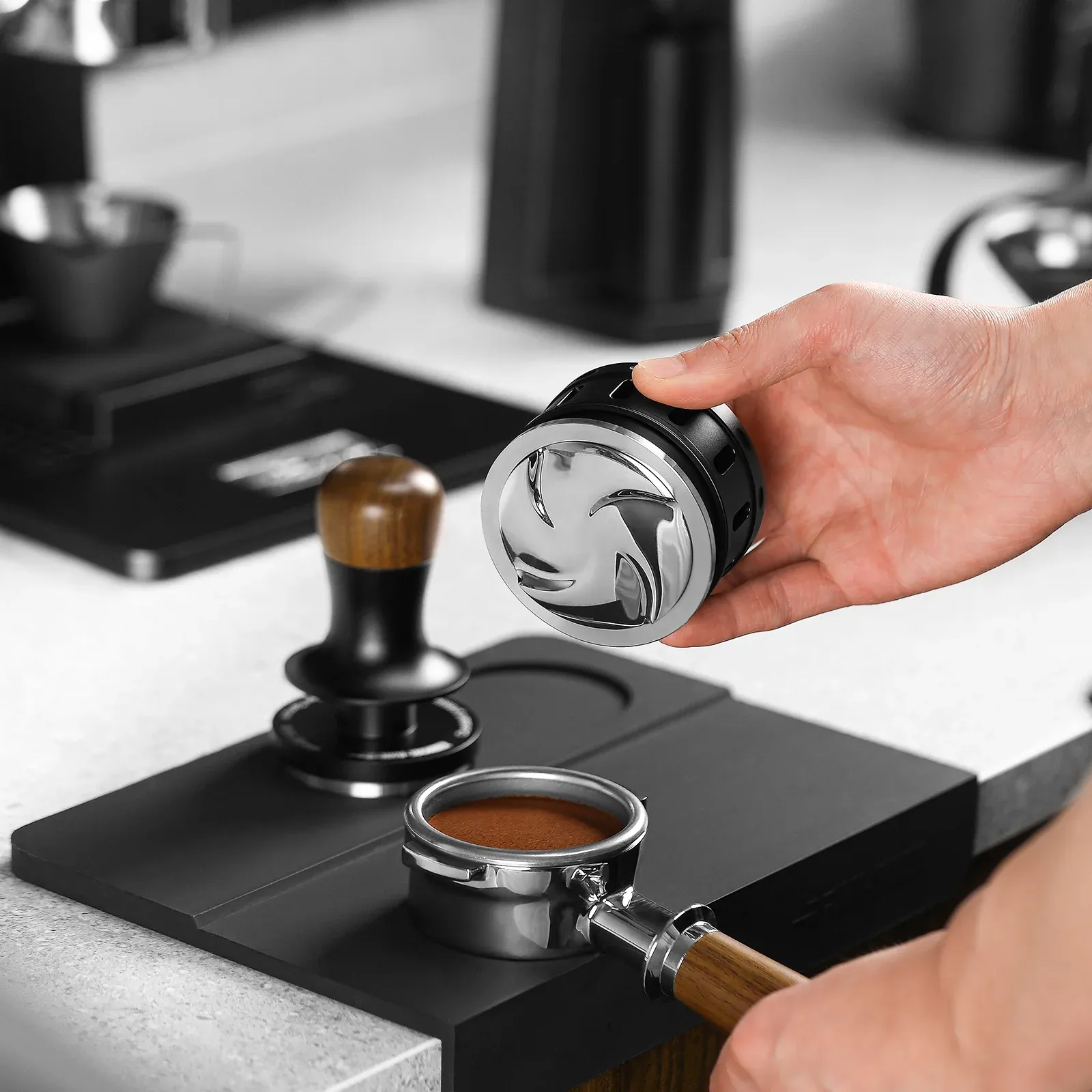 MHW-3BOMBER Falcon Gravity Coffee Distributor – 58mm - Image 2