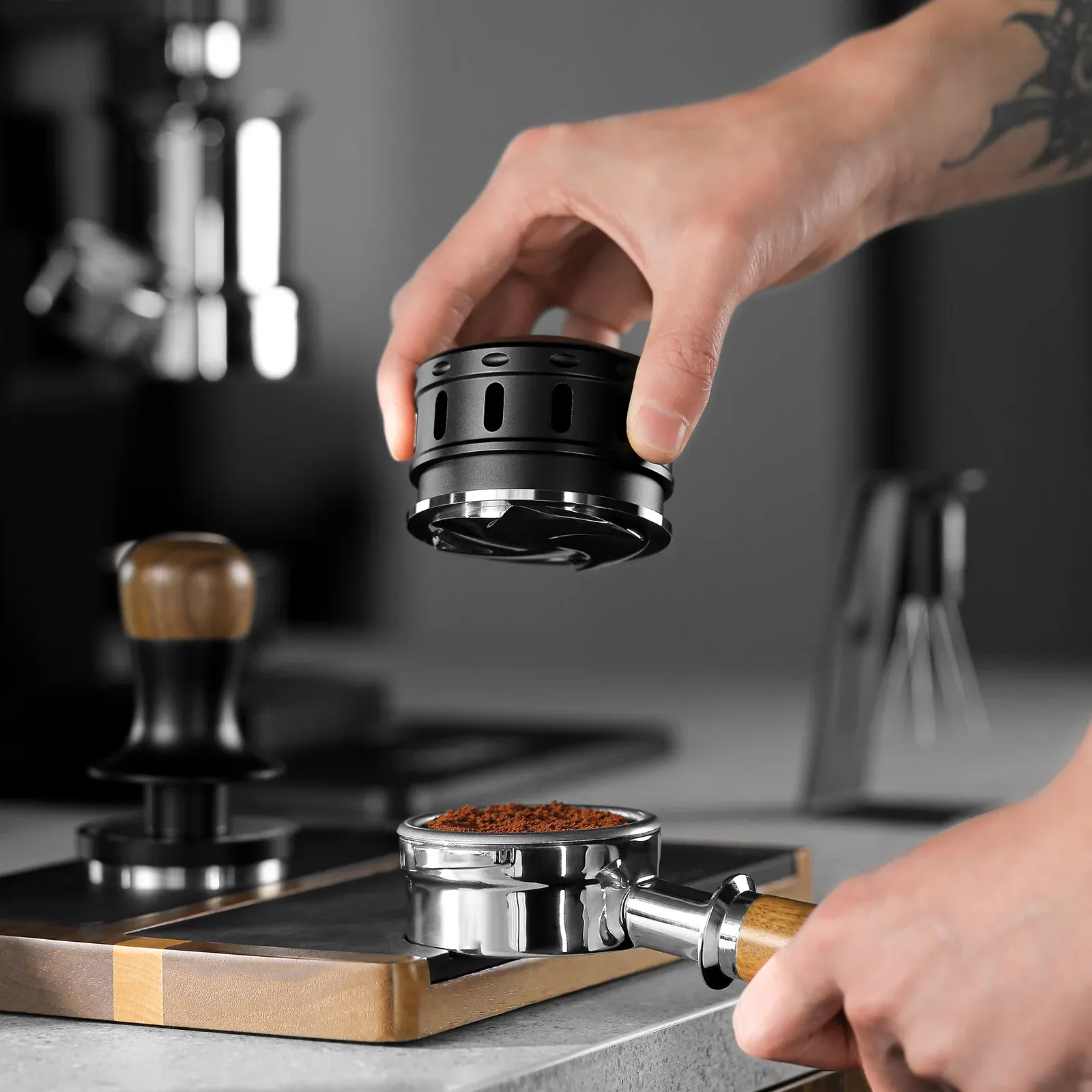 MHW-3BOMBER Falcon Gravity Coffee Distributor – 58mm - Image 4