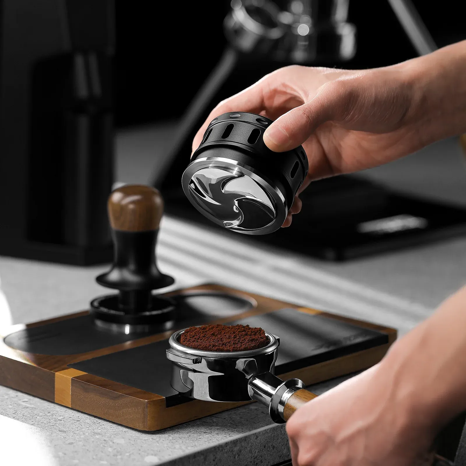 MHW-3BOMBER Falcon Gravity Coffee Distributor – 58mm - Image 10