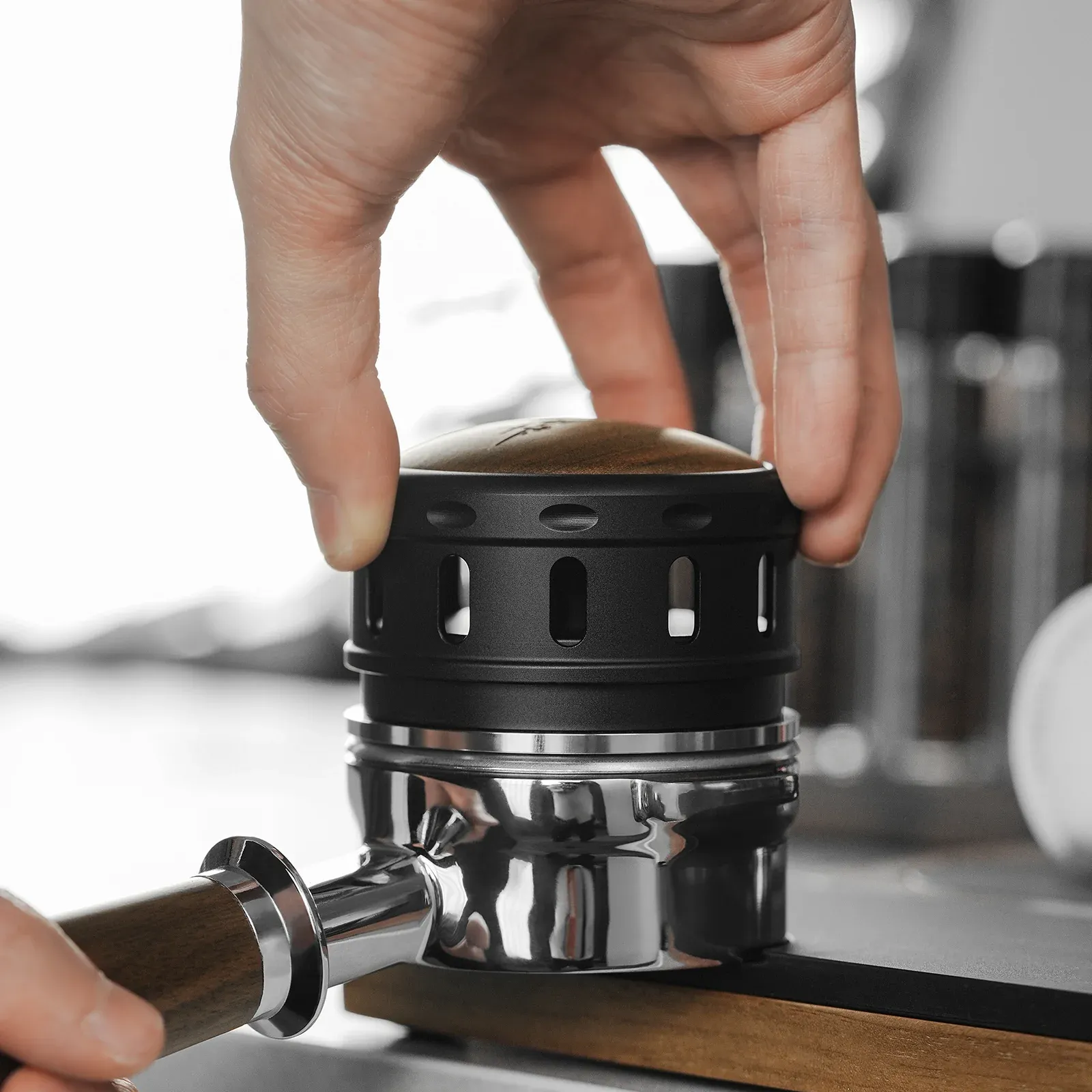 MHW-3BOMBER Falcon Gravity Coffee Distributor – 58mm - Image 11